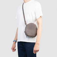 Cargar imagen en el visor de la galería, Leather Case for AirPods Max (Gray)-0