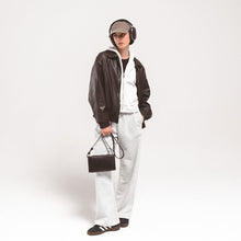 Cargar imagen en el visor de la galería, Leather Case for AirPods Max - The Minimalist 3.0 (Black)-2