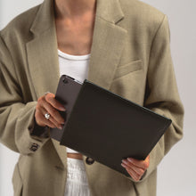 Cargar imagen en el visor de la galería, Slim Leather Sleeve for iPad-0
